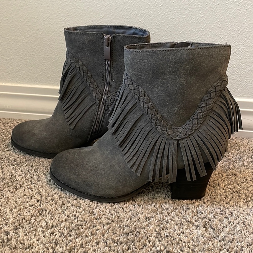 Sbicca grey sued booties. EUC